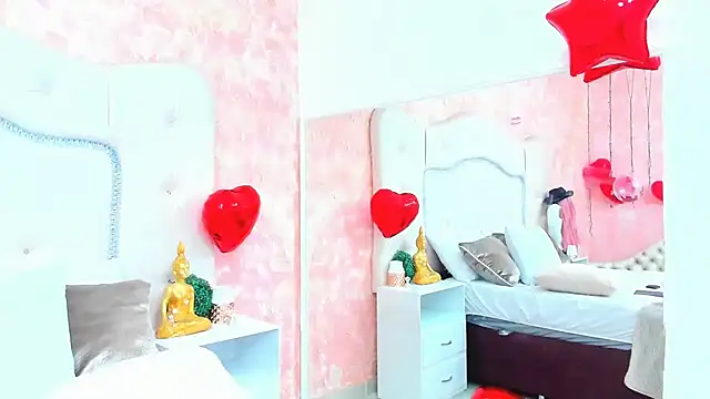 NahomiWhitel online show from 02.22.25