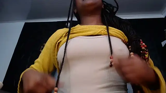 Snapshot of Hanna_Fox_69 chatting on 09.15.25 Hanna Fox 69 online show from 09.15.25