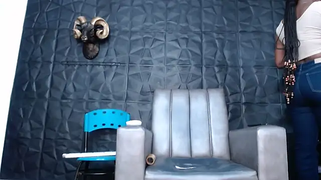 Snapshot of Hanna_Fox_69 chatting on 09.28.25 Hanna Fox 69 online show from 09.28.25