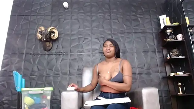 Snapshot of Hanna_Fox_69 chatting on 10.09.25 Hanna Fox 69 online show from 10.09.25