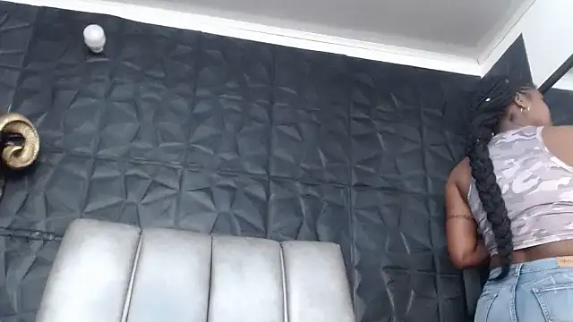 Snapshot of Hanna_Fox_69 chatting on 10.25.25 Hanna Fox 69 online show from 10.25.25