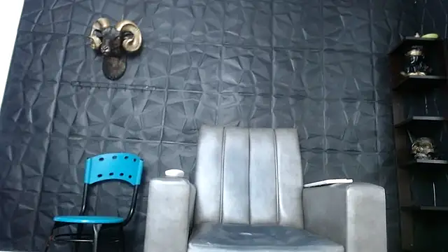 Snapshot of Hanna_Fox_69 chatting on 10.26.25 Hanna Fox 69 online show from 10.26.25