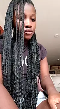 Snapshot of kharoll chatting on 02.13.25 kharoll online show from 02.13.25