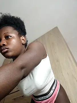 Snapshot of kharoll chatting on 09.28.25 kharoll online show from 09.28.25