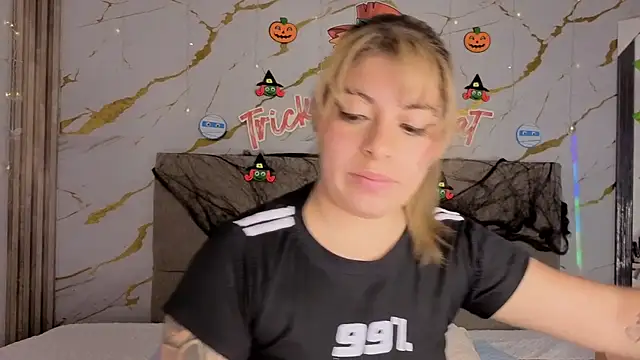 Snapshot of agatha_97_ chatting on 10.26.25 agatha 97 online show from 10.26.25