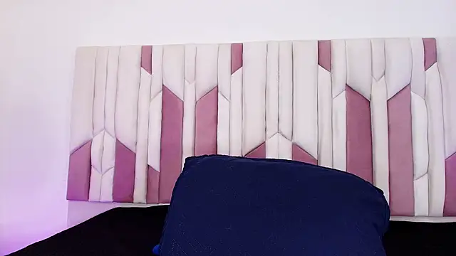 mia stanfort online show from 11.07.25