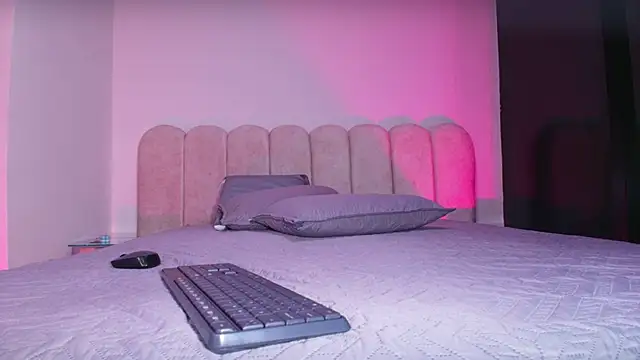 mia stanfort online show from 11.28.25