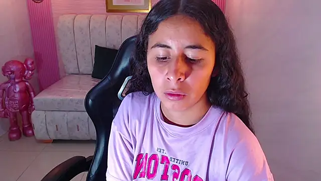 Snapshot of paris_sub1_ chatting on 10.30.25 paris sub1 online show from 10.30.25