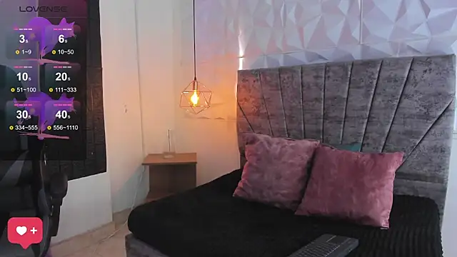 Snapshot of tatiana_sc chatting on 09.17.25 tatiana sc online show from 09.17.25