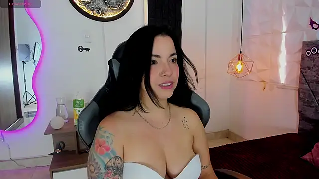 Snapshot of tatiana_sc chatting on 10.29.25 tatiana sc online show from 10.29.25