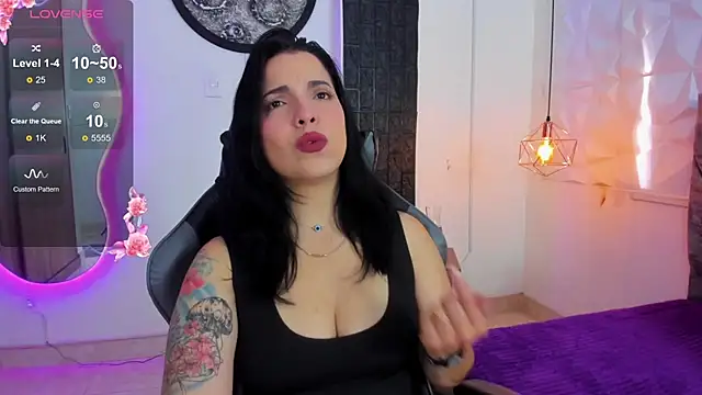 Snapshot of tatiana_sc chatting on 11.19.25 tatiana sc online show from 11.19.25