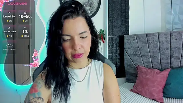 Snapshot of tatiana_sc chatting on 11.30.25 tatiana sc online show from 11.30.25