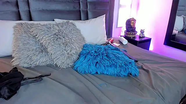 Snapshot of EmmaBecket2 chatting on 02.11.25 EmmaBecket2 online show from 02.11.25