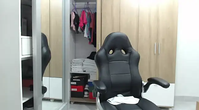 RoxanaLove9 online show from 01.28.25