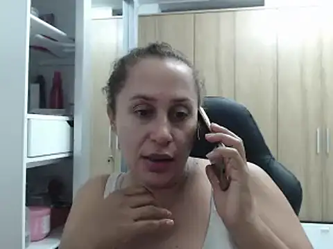 RoxanaLove9 online show from 02.14.25