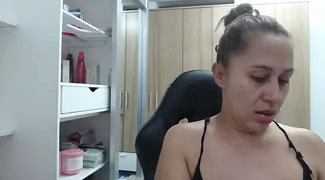 RoxanaLove9 online show from 02.14.25