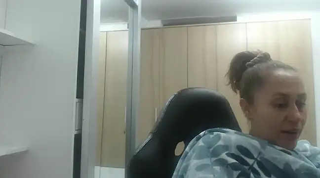 RoxanaLove9 online show from 02.20.25