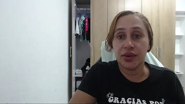 RoxanaLove9 online show from 10.12.25