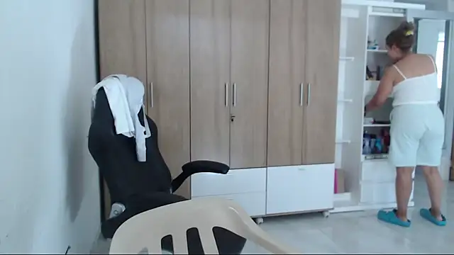 RoxanaLove9 online show from 11.22.25