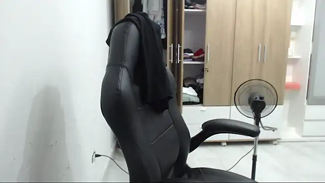 Snapshot of RoxanaLove9 chatting on 03.05.26 RoxanaLove9 online show from 03.05.26