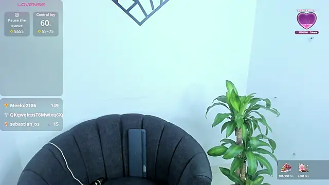 Snapshot of Annie9_ chatting on 01.21.25 Annie9 online show from 01.21.25