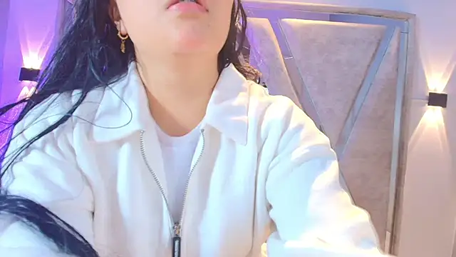 Snapshot of Annie9_ chatting on 11.09.25 Annie9 online show from 11.09.25