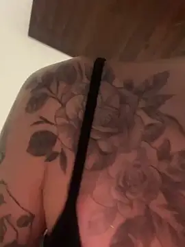 hotskinny1 online show from 03.10.25