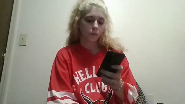Prettypixie113 online show from 02.26.26