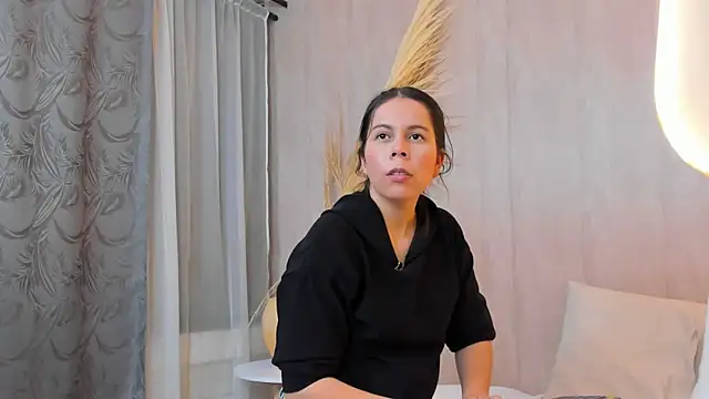 Lucianaferro  online show from 09.25.25