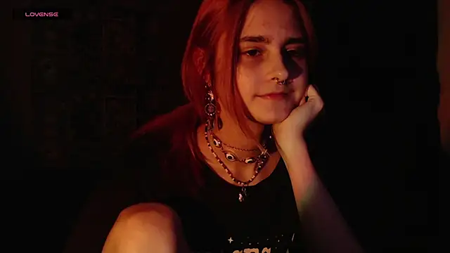 Snapshot of scarlettharrison09 chatting on 10.23.25 scarlettharrison09 online show from 10.23.25