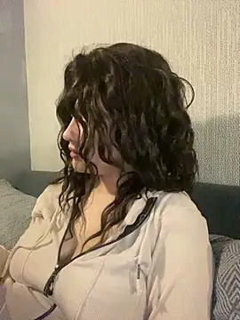 Snapshot of KikiWatson chatting on 02.07.25 KikiWatson online show from 02.07.25