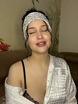 Snapshot of KikiWatson chatting on 03.01.25 KikiWatson online show from 03.01.25