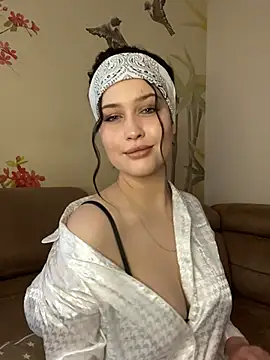 Snapshot of KikiWatson chatting on 03.02.25 KikiWatson online show from 03.02.25