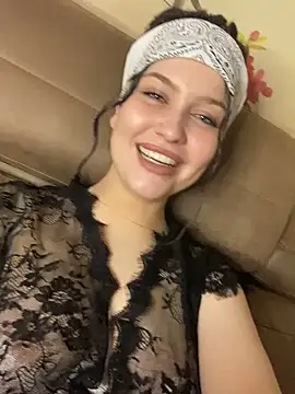 Snapshot of KikiWatson chatting on 03.02.25 KikiWatson online show from 03.02.25