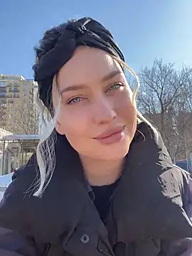 Snapshot of KikiWatson chatting on 03.09.25 KikiWatson online show from 03.09.25