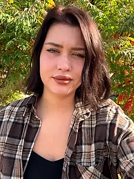 Snapshot of KikiWatson chatting on 09.18.25 KikiWatson online show from 09.18.25