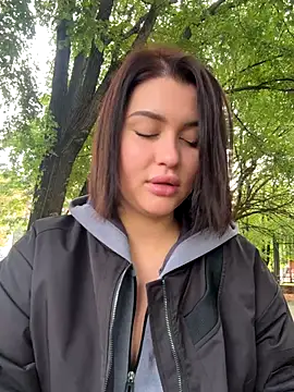 Snapshot of KikiWatson chatting on 09.19.25 KikiWatson online show from 09.19.25