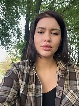 Snapshot of KikiWatson chatting on 09.25.25 KikiWatson online show from 09.25.25