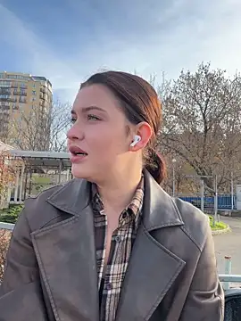 Snapshot of KikiWatson chatting on 11.21.25 KikiWatson online show from 11.21.25