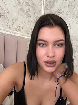 Snapshot of KikiWatson chatting on 02.08.26 KikiWatson online show from 02.08.26