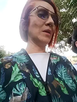 your red rose  online show from 01.31.25