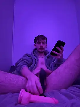 Snapshot of plumboyee chatting on 12.03.24 plumboyee online show from 12.03.24