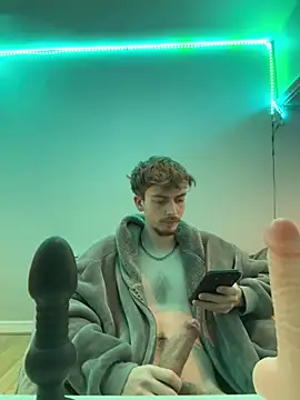 Snapshot of plumboyee chatting on 12.20.24 plumboyee online show from 12.20.24