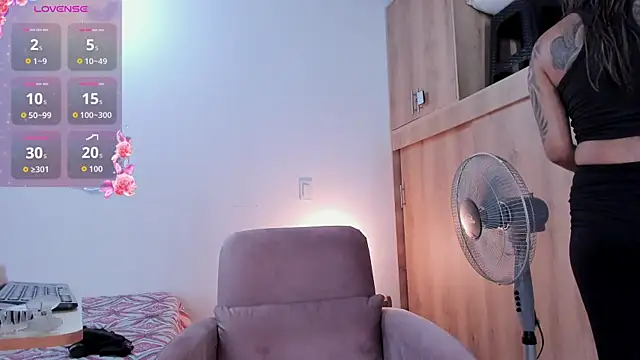 Snapshot of medussa13_ chatting on 11.04.25 medussa13 online show from 11.04.25