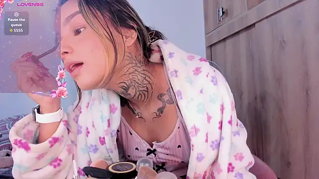 Snapshot of medussa13_ chatting on 11.14.25 medussa13 online show from 11.14.25