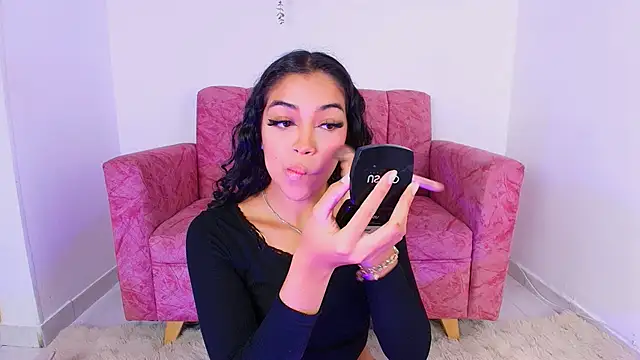 Snapshot of Sara_Jhonson chatting on 09.11.25 Sara Jhonson online show from 09.11.25