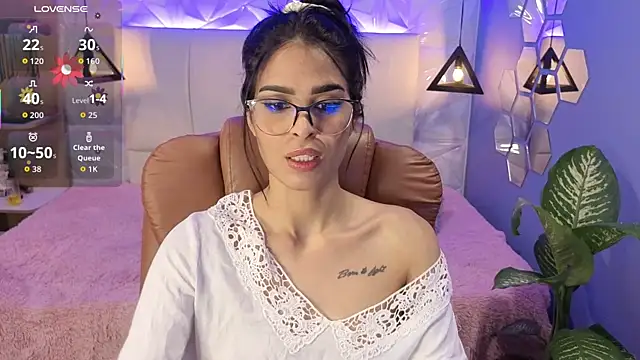 Snapshot of AlessiaVal_ chatting on 11.07.25 AlessiaVal online show from 11.07.25