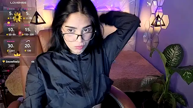 Snapshot of AlessiaVal_ chatting on 11.14.25 AlessiaVal online show from 11.14.25