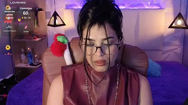 Snapshot of AlessiaVal_ chatting on 12.20.25 AlessiaVal online show from 12.20.25