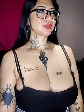 Snapshot of Saloome- chatting on 11.24.25 Saloome- online show from 11.24.25